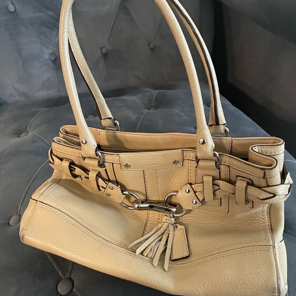 Leather Coach bag, approx 10yrs old. Some discolouration on bag corners.